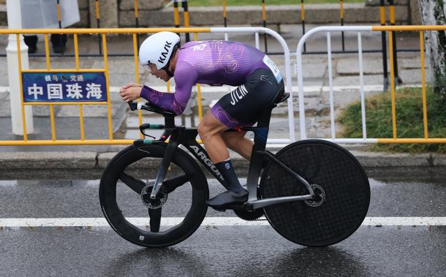 (251107) -- ZHUHAI, Nov. 7, 2025 (Xinhua) -- Li Luhao of Jilin competes during the men's individual time trial of cycling road at China's 15th National Games in Zhuhai, south China's Guangdong Province, Nov. 7, 2025. (Xinhua/Liang Xu)