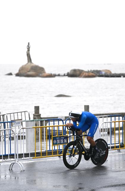 (251107) -- ZHUHAI, Nov. 7, 2025 (Xinhua) -- Liu Yongjie of Liaoning competes during the men's individual time trial of cycling road at China's 15th National Games in Zhuhai, south China's Guangdong Province, Nov. 7, 2025. (Xinhua/Lian Zhen)