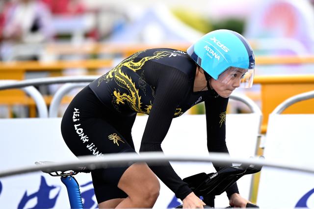 (251107) -- ZHUHAI, Nov. 7, 2025 (Xinhua) -- Guan Siqi of Heilongjiang competes during the women's individual time trial of cycling road at China's 15th National Games in Zhuhai, south China's Guangdong Province, Nov. 7, 2025. (Xinhua/Deng Hua)