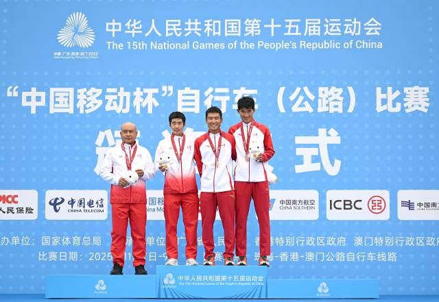 (251107) -- ZHUHAI, Nov. 7, 2025 (Xinhua) -- Gold medalist Miao Chengshuo (2nd R) of Shandong, silver medalist Xue Ming (2nd L) of Tianjin, bronze medalist Cao Houwang (1st R) of Shandong pose during the awarding ceremony for the men's individual time trial of cycling road at China's 15th National Games in Zhuhai, south China's Guangdong Province, Nov. 7, 2025. (Xinhua/Deng Hua)