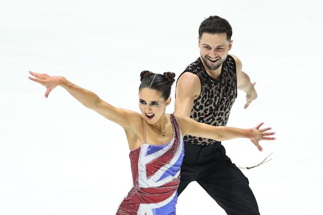 (251107) -- OSAKA, Nov. 7, 2025 (Xinhua) -- Lilah Fear/Lewis Gibson (back) of Britain perform during the ice dance rhythm dance at ISU Figure Skating Grand Prix 2025 in Osaka, Japan, Nov. 7, 2025. (Xinhua/Jia Haocheng)