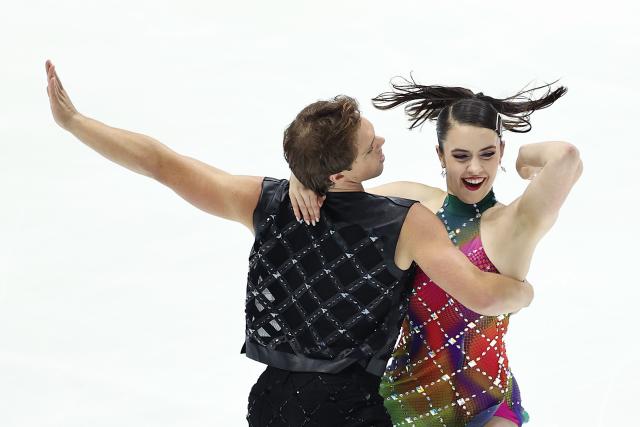 (251107) -- OSAKA, Nov. 7, 2025 (Xinhua) -- Caroline Green/Michael Parsons (L) of the United States perform during the ice dance rhythm dance at ISU Figure Skating Grand Prix 2025 in Osaka, Japan, Nov. 7, 2025. (Xinhua/Jia Haocheng)