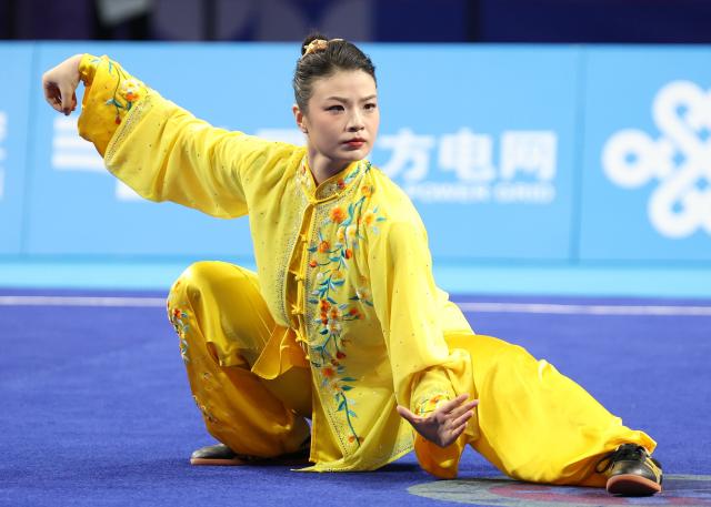 (251107) -- GUANGZHOU, Nov. 7, 2025 (Xinhua) -- Wu Xu of Hebei competes during the women's Taijiquan-Taijijian of Wushu Taolu event at China's 15th National Games in Guangzhou, south China's Guangdong Province, Nov. 7, 2025. (Xinhua/Yang Shiyao)