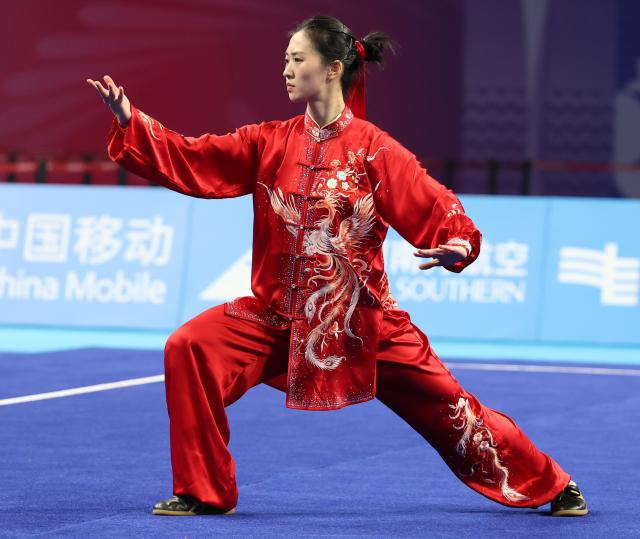 (251107) -- GUANGZHOU, Nov. 7, 2025 (Xinhua) -- Tong Xin of Fujian competes during the women's Taijiquan-Taijijian of Wushu Taolu event at China's 15th National Games in Guangzhou, south China's Guangdong Province, Nov. 7, 2025. (Xinhua/Yang Shiyao)