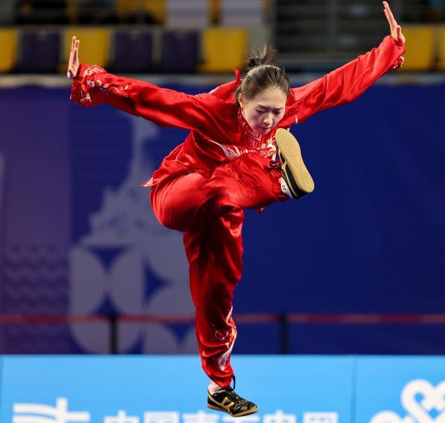 (251107) -- GUANGZHOU, Nov. 7, 2025 (Xinhua) -- Tong Xin of Fujian competes during the women's Taijiquan-Taijijian of Wushu Taolu event at China's 15th National Games in Guangzhou, south China's Guangdong Province, Nov. 7, 2025. (Xinhua/Yang Shiyao)