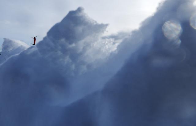 (251107) -- ARXAN, Nov. 7, 2025 (Xinhua) -- Qi Guangpu of team China attends a training session of freestyle skiing aerials for the Milano-Cortina 2026 Olympic Winter Games in Arxan, north China's Inner Mongolia Autonomous Region, Nov. 7, 2025. (Xinhua/Fei Maohua)