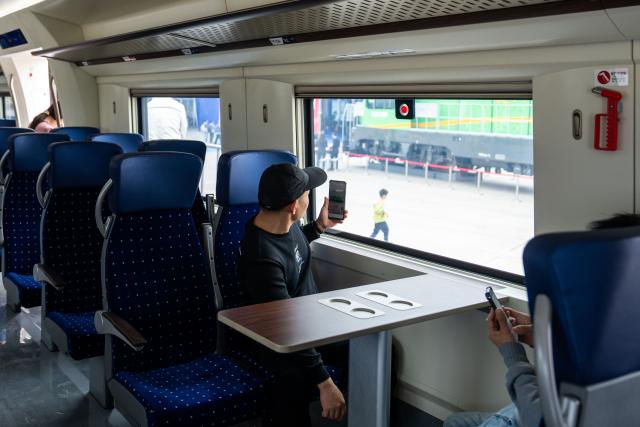 (251107) -- ZHUZHOU, Nov. 7, 2025 (Xinhua) -- A visitor tries a bullet train on static display during the 2025 China International Rail Transit & Equipment Manufacturing Industry Exposition in Zhuzhou, central China's Hunan Province, Nov. 7, 2025. Boasting an exhibition area of about 40,000 square meters, the expo kicked off here on Friday, covering a wide range of fields such as rail transit and equipment manufacturing, key parts and raw materials, high-tech demonstration, intelligent systems, operation and maintaining, and infrastructure design and consultation. Magnetic levitation and other cutting-edge technologies are highlighted at this event. (Xinhua/Chen Sihan)