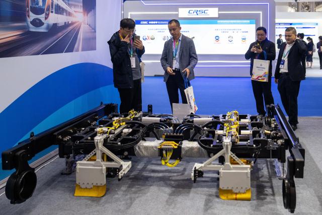 (251107) -- ZHUZHOU, Nov. 7, 2025 (Xinhua) -- Visitors view a part of a flaw detection device for rails during the 2025 China International Rail Transit & Equipment Manufacturing Industry Exposition in Zhuzhou, central China's Hunan Province, Nov. 7, 2025. Boasting an exhibition area of about 40,000 square meters, the expo kicked off here on Friday, covering a wide range of fields such as rail transit and equipment manufacturing, key parts and raw materials, high-tech demonstration, intelligent systems, operation and maintaining, and infrastructure design and consultation. Magnetic levitation and other cutting-edge technologies are highlighted at this event. (Xinhua/Chen Sihan)