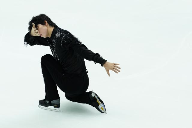 (251107) -- OSAKA, Nov. 7, 2025 (Xinhua) -- Cha Junhwan of South Korea performs during the men's short program at ISU Grand Prix of Figure Skating NHK Trophy 2025 in Osaka, Japan, Nov. 7, 2025. (Xinhua/Jia Haocheng)