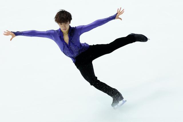 (251107) -- OSAKA, Nov. 7, 2025 (Xinhua) -- Sato Shun of Japan performs during the men's short program at ISU Grand Prix of Figure Skating NHK Trophy 2025 in Osaka, Japan, Nov. 7, 2025. (Xinhua/Jia Haocheng)