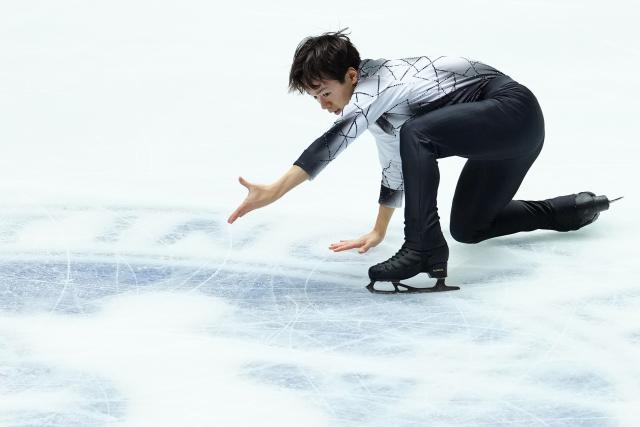(251107) -- OSAKA, Nov. 7, 2025 (Xinhua) -- Kagiyama Yuma of Japan performs during the men's short program at ISU Grand Prix of Figure Skating NHK Trophy 2025 in Osaka, Japan, Nov. 7, 2025. (Xinhua/Jia Haocheng)