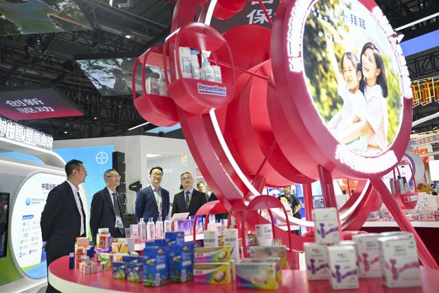 (251107) -- SHANGHAI, Nov. 7, 2025 (Xinhua) -- People visit the booth of Bayer, an eight-year attendee of the China International Import Expo (CIIE), during the eighth CIIE in east China's Shanghai, Nov. 7, 2025. The eighth CIIE, which opened in Shanghai on Wednesday and will last till Nov. 10, has attracted 4,108 overseas exhibitors from 155 countries, regions and international organizations.
  Among the participants, 170 enterprises and 27 institutions have maintained full attendance at the CIIE for eight consecutive years, reflecting China's firm commitment to high-level opening-up. (Xinhua/Chen Haoming)