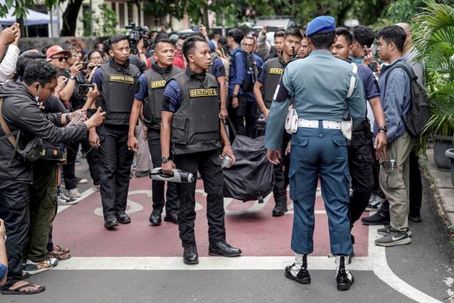 (251107) -- JAKARTA, Nov. 7, 2025 (Xinhua) -- Indonesian military personnel carrying explosive detection equipment arrive after an explosion at a school mosque in Jakarta, Indonesia, Nov. 7, 2025. An explosion at a mosque inside a school in Jakarta, the capital of Indonesia, during Friday prayers injured 54 people, the city's police chief Asep Edi Suheri said. (Photo by B.Nugraha/Xinhua)