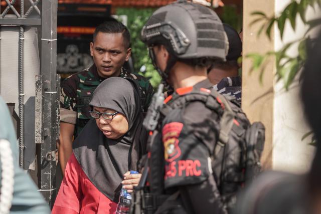 (251107) -- JAKARTA, Nov. 7, 2025 (Xinhua) -- A student's parent leaves after an explosion hit a school mosque in Jakarta, Indonesia, Nov. 7, 2025. An explosion at a mosque inside a school in Jakarta, the capital of Indonesia, during Friday prayers injured 54 people, the city's police chief Asep Edi Suheri said. (Photo by B.Nugraha/Xinhua)