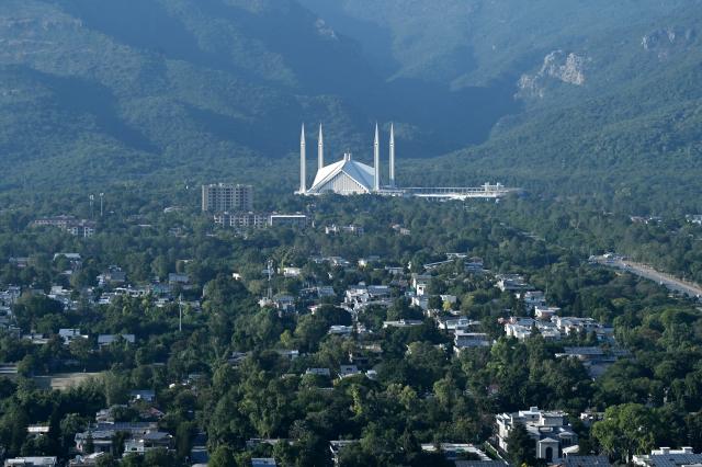 (251107) -- ISLAMABAD, Nov. 7, 2025 (Xinhua) -- This photo taken on Nov. 6, 2025 shows the city view of Islamabad, Pakistan. (Photo by Ahmad Kamal/Xinhua)