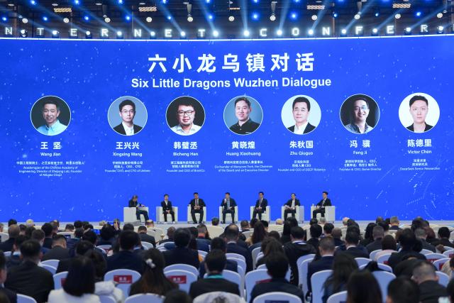 (251107) -- TONGXIANG, Nov. 7, 2025 (Xinhua) -- The "Six Little Dragons" Wuzhen Dialogue is held during the 2025 World Internet Conference (WIC) Wuzhen Summit in Wuzhen, east China's Zhejiang Province, Nov. 7, 2025. (Xinhua/Huang Zongzhi)
