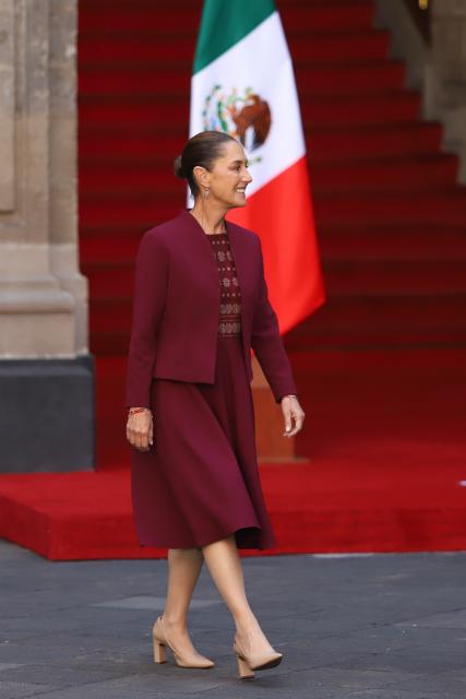 (251107) -- MEXICO CITY, Nov. 7, 2025 (Xinhua) -- Mexican President Claudia Sheinbaum attends a welcome ceremony for visiting French President Emmanuel Macron at the National Palace in Mexico City, Mexico, on Nov. 7, 2025. (Photo by Daniel Augusto/Xinhua)