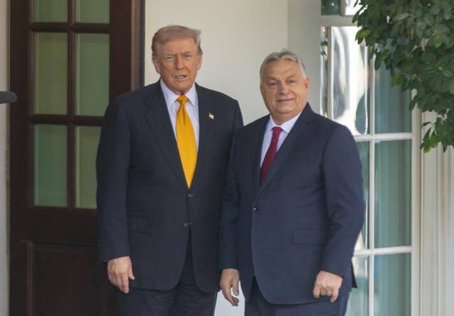(251107) -- WASHINGTON, Nov. 7, 2025 (Xinhua) -- U.S. President Donald Trump welcomes Hungarian Prime Minister Viktor Orban at the White House in Washington, D.C., the United States, on November 7, 2025. (Xinhua/Hu Yousong)