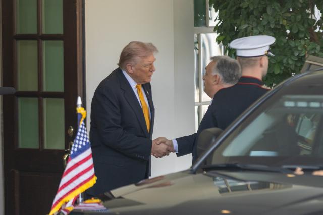 (251107) -- WASHINGTON, Nov. 7, 2025 (Xinhua) -- U.S. President Donald Trump welcomes Hungarian Prime Minister Viktor Orban at the White House in Washington, D.C., the United States, on November 7, 2025. (Xinhua/Hu Yousong)