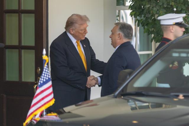 (251107) -- WASHINGTON, Nov. 7, 2025 (Xinhua) -- U.S. President Donald Trump welcomes Hungarian Prime Minister Viktor Orban at the White House in Washington, D.C., the United States, on November 7, 2025. (Xinhua/Hu Yousong)