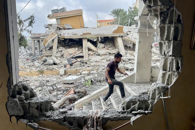 (251107) -- TAYR DEBBA(LEBANON), Nov. 7, 2025 (Xinhua) -- A man inspects the rubble of a building destroyed by Israeli air raids a day earlier in the southern town of Tayr Debba, Lebanon on Nov. 7, 2025. (Photo by Ali Hashisho/Xinhua)