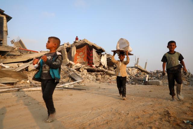 (251107) -- GAZA, Nov. 7, 2025 (Xinhua) -- Palestinians are seen after they returned to the destroyed Sheikh Radwan area, north of Gaza City, Nov. 6, 2025. (Photo by Rizek Abdeljawad/Xinhua)