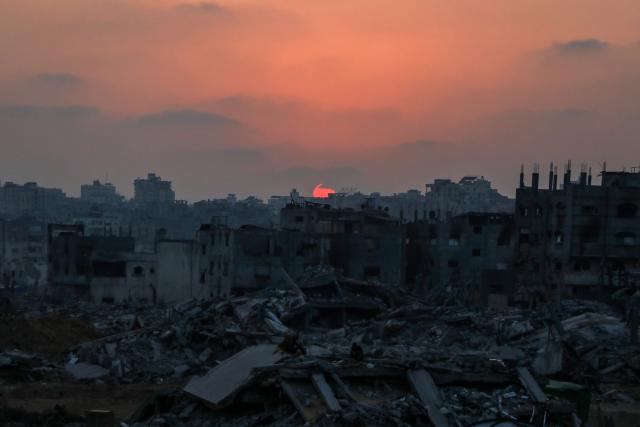 (251107) -- GAZA, Nov. 7, 2025 (Xinhua) -- Photo taken on Nov. 6, 2025 shows a sunset in the destroyed Sheikh Radwan area, north of Gaza City. (Photo by Rizek Abdeljawad/Xinhua)