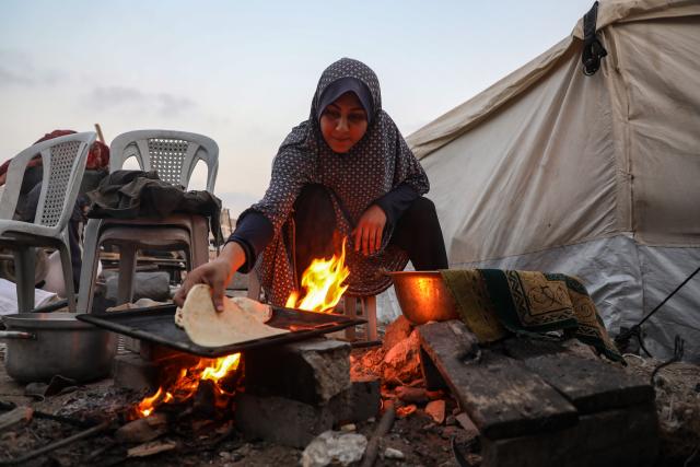 (251107) -- GAZA, Nov. 7, 2025 (Xinhua) -- A Palestinian woman is seen after she returned to the destroyed Sheikh Radwan area, north of Gaza City, Nov. 6, 2025. (Photo by Rizek Abdeljawad/Xinhua)