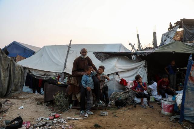 (251107) -- GAZA, Nov. 7, 2025 (Xinhua) -- Palestinians are seen after they returned to the destroyed Sheikh Radwan area, north of Gaza City, Nov. 6, 2025. (Photo by Rizek Abdeljawad/Xinhua)