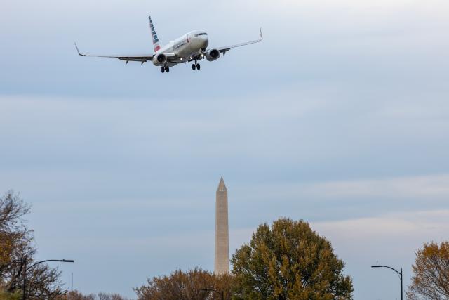 (251107) -- ARLINGTON, Nov. 7, 2025 (Xinhua) -- An American Airlines aircraft makes its final approach to Ronald Reagan Washington National Airport in Arlington, Virginia, the United States, Nov. 7, 2025. Nearly 1,000 U.S. flights were canceled on Friday as a reduction in air traffic took effect amid an air traffic controller staffing shortage during the longest government shutdown in U.S. history. (Xinhua/Hu Yousong)