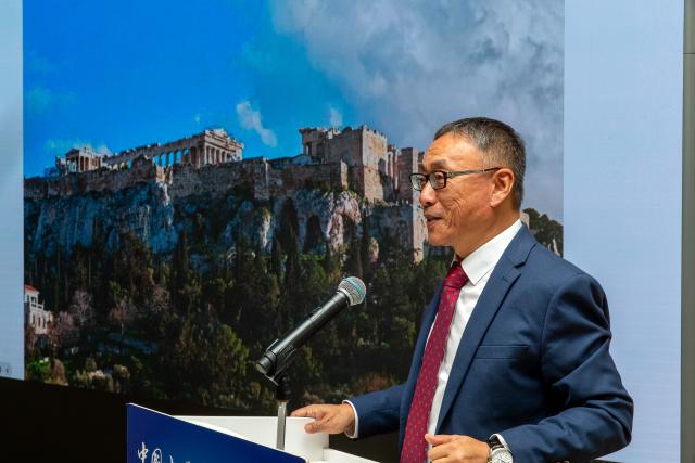 (251107) -- ATHENS, Nov. 7, 2025 (Xinhua) -- Chinese School of Classical Studies Director Li Xinwei gives speech at the Chinese School of Classical Studies (CSCSA) in Athens, Greece on Nov. 7, 2025. The Chinese School of Classical Studies (CSCSA) held a series of academic seminars and activities in Athens on Friday to mark its first anniversary, with scholars from China and Greece having exchanges on archaeological research and academic cooperation. (Photo by Marios Lolos/Xinhua)