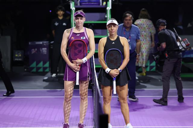 (251108) -- RIYADH, Nov. 8, 2025 (Xinhua) -- Elena Rybakina (L) and Jessica Pegula pose for photos before the semifinal between Elena Rybakina of Kazakhstan and Jessica Pegula of the United States at WTA Finals tennis tournament in Riyadh, Saudi Arabia, Nov. 7, 2025. (Xinhua/Wang Haizhou)