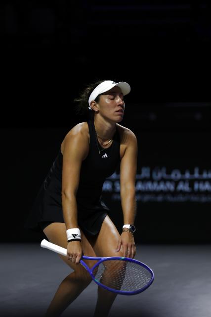 (251108) -- RIYADH, Nov. 8, 2025 (Xinhua) -- Jessica Pegula reacts after losing a point during the semifinal between Elena Rybakina of Kazakhstan and Jessica Pegula of the United States at WTA Finals tennis tournament in Riyadh, Saudi Arabia, Nov. 7, 2025. (Xinhua/Wang Haizhou)