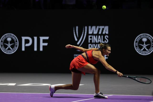 (251108) -- RIYADH, Nov. 8, 2025 (Xinhua) -- Aryna Sabalenka of Belarus returns a ball during the semifinal against Amanda Anisimova of the United States at WTA Finals tennis tournament in Riyadh, Saudi Arabia, Nov. 7, 2025. (Xinhua/Wang Haizhou)