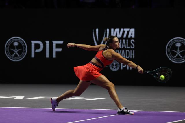 (251108) -- RIYADH, Nov. 8, 2025 (Xinhua) -- Aryna Sabalenka of Belarus returns a ball during the semifinal against Amanda Anisimova of the United States at WTA Finals tennis tournament in Riyadh, Saudi Arabia, Nov. 7, 2025. (Xinhua/Wang Haizhou)