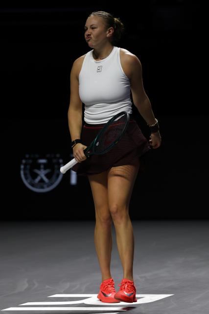 (251108) -- RIYADH, Nov. 8, 2025 (Xinhua) -- Amanda Anisimova of the United States reacts during the semifinal against Amanda Anisimova of the United States at WTA Finals tennis tournament in Riyadh, Saudi Arabia, Nov. 7, 2025. (Xinhua/Wang Haizhou)