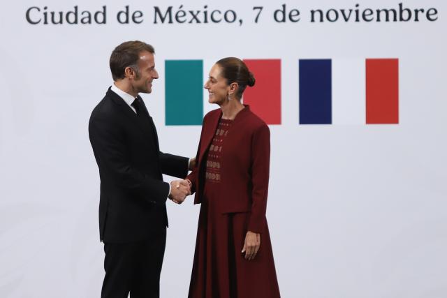 (251108) -- BEIJING, Nov. 8, 2025 (Xinhua) -- Mexican President Claudia Sheinbaum (R) shakes hands with visiting French President Emmanuel Macron during a joint press conference at the National Palace in Mexico City, Mexico on Nov. 7, 2025. (Photo by Daniel Augusto/Xinhua)
