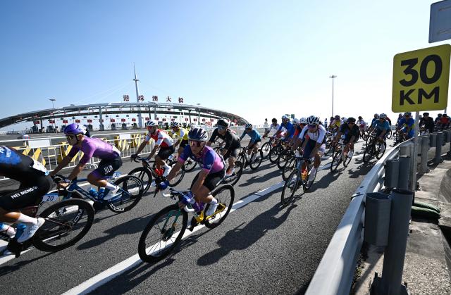(251108) -- ZHUHAI, Nov. 8, 2025 (Xinhua) -- Cyclists compete during the men's road race of cycling road at China's 15th National Games in south China's Guangdong Province, Nov. 8, 2025. (Xinhua/Deng Hua)