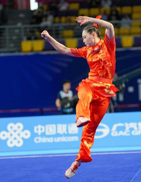 (251108) -- GUANGZHOU, Nov. 8, 2025 (Xinhua) -- Liang Huangchen of Henan competes during the Changquan competition of women's Changquan-Jianshu-Qiangshu of Wushu Taolu event at China's 15th National Games in Guangzhou, south China's Guangdong Province, Nov. 8, 2025. (Xinhua/Jigme Dorji)