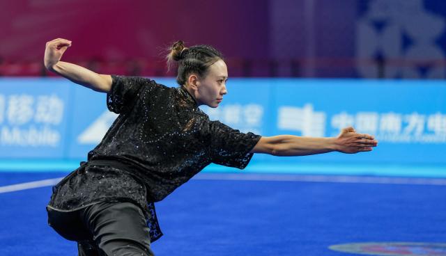 (251108) -- GUANGZHOU, Nov. 8, 2025 (Xinhua) -- Yao Yang of Shanxi competes during the Changquan competition of women's Changquan-Jianshu-Qiangshu of Wushu Taolu event at China's 15th National Games in Guangzhou, south China's Guangdong Province, Nov. 8, 2025. (Xinhua/Jigme Dorji)