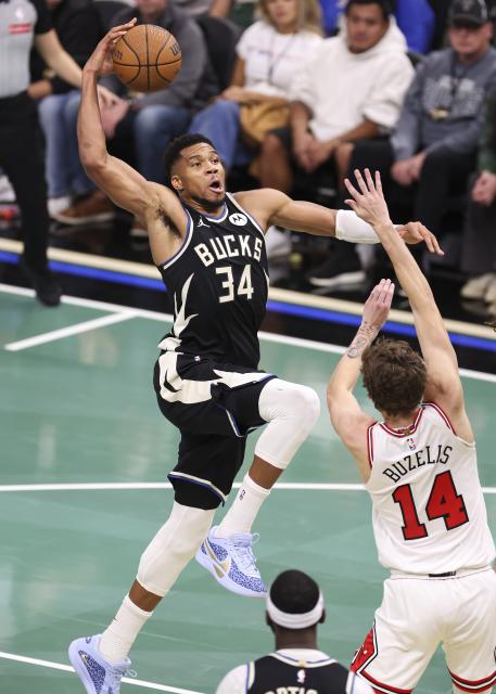 (251108) -- MILWAUKEE, Nov. 8, 2025 (Xinhua) -- Milwaukee Bucks' Giannis Antetokounmpo (L) dunks during the 2025-2026 NBA regular season game between Milwaukee Bucks and Chicago Bulls in Milwaukee, the United States, on Nov. 7, 2025. (Photo by Joel Lerner/Xinhua)