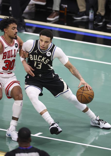 (251108) -- MILWAUKEE, Nov. 8, 2025 (Xinhua) -- Milwaukee Bucks' Ryan Rollins (R) competes during the 2025-2026 NBA regular season game between Milwaukee Bucks and Chicago Bulls in Milwaukee, the United States, on Nov. 7, 2025. (Photo by Joel Lerner/Xinhua)