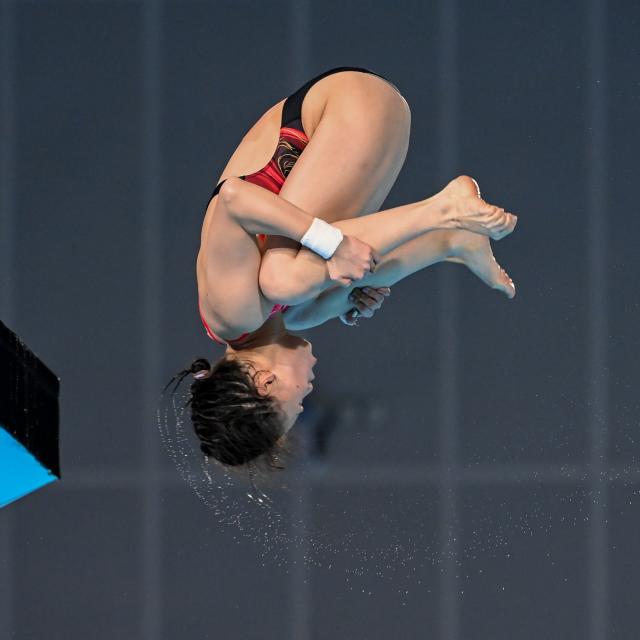 (251108) -- GUANGZHOU, Nov. 8, 2025 (Xinhua) -- Chen Yuxi of Shanghai competes during the women's 10m platform semifinal of diving at China's 15th National Games in Guangzhou, south China's Guangdong Province, Nov. 8, 2025. (Xinhua/Tang Yi)