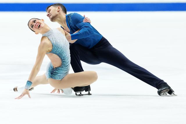 (251108) -- OSAKA, Nov. 8, 2025 (Xinhua) -- Charlene Guignard/Marco Fabbri (R) of Italy perform during the ice dance free dance at ISU Figure Skating Grand Prix 2025 in Osaka, Japan, Nov. 8, 2025. (Xinhua/Jia Haocheng)