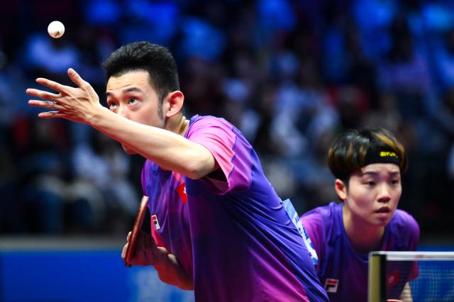 (251108) -- MACAO, Nov. 8, 2025 (Xinhua) -- Wong Chun Ting (front)/Doo Hoi Kem compete during the table tennis mixed doubles round of 16 match between Wong Chun Ting/Doo Hoi Kem of Hong Kong and Zhou Yu/Zang Xiaotong of Hebei at China's 15th National Games in Macao, south China, Nov. 8, 2025. (Xinhua/Cheong Kam Ka)