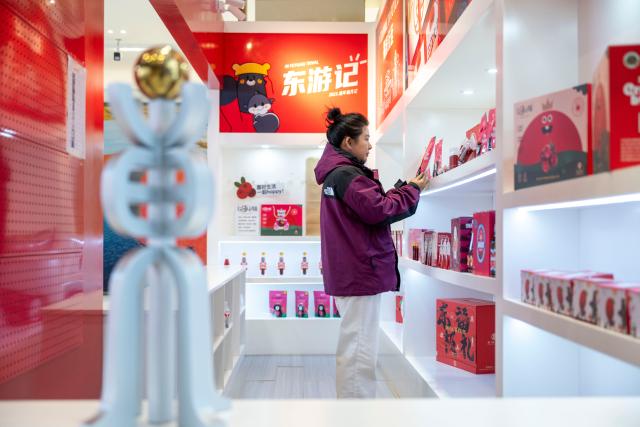 (251108) -- FUYUAN, Nov. 8, 2025 (Xinhua) -- A woman selects cranberry products in Fuyuan City, northeast China's Heilongjiang Province, Nov. 6, 2025. Located in the easternmost of China's land territory, Fuyuan City boasts of an ideal environment and ecosystem for cranberry cultivation.
   Cranberries used to be sourced mainly from North America, but Fuyuan City has made breakthroughs since 2014 in the production of cranberries via cooperation among the government, companies, research institutions and colleges. Once deserted experimental fields in the city have been transformed into the biggest planting base for cranberries in China.
  Recent years saw Fuyuan City further extending the industrial chain of cranberries to enrich the product line ranging from juice and ice cream to beer and cosmetics, which now serves as a major cash cow to the local economy. 
   Expanded production scale made both the fruit and its products increasingly affordable to ordinary families. (Xinhua/Zhang Tao)