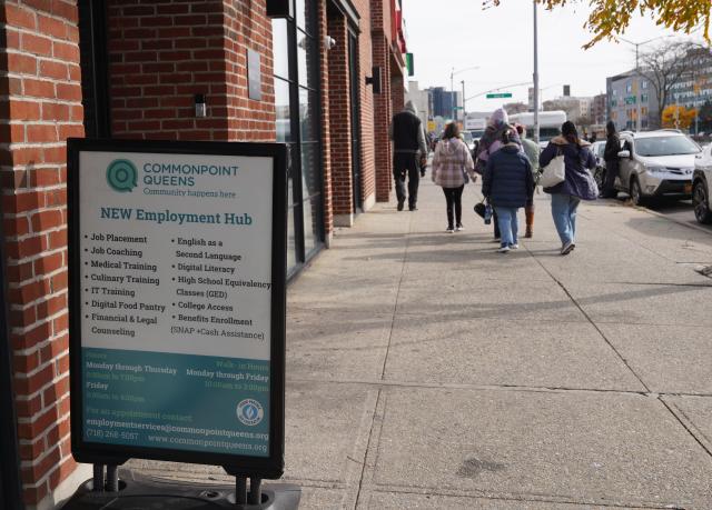 (251108) -- NEW YORK, Nov. 8, 2025 (Xinhua) -- People walk past a community job center in New York, the United States, on Nov. 7, 2025. Due to U.S. federal government shutdown, scheduled release of non-farm payroll data for October was delayed again.
  On Thursday, consulting firm Challenger, Gray & Christmas reported that U.S. employers announced 153,074 job cuts in October, the highest total for that month since 2003. (Xinhua/Zhang Fengguo)