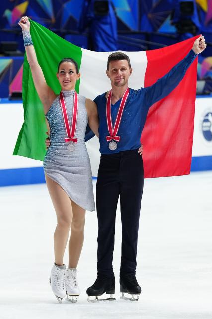 (251108) -- OSAKA, Nov. 8, 2025 (Xinhua) -- Silver medalists Charlene Guignard (L)/Marco Fabbri of Italy pose for photos during the awarding ceremony for the ice dance at ISU Grand Prix of Figure Skating NHK Trophy 2025 in Osaka, Japan, Nov. 8, 2025. (Xinhua/Jia Haocheng)
