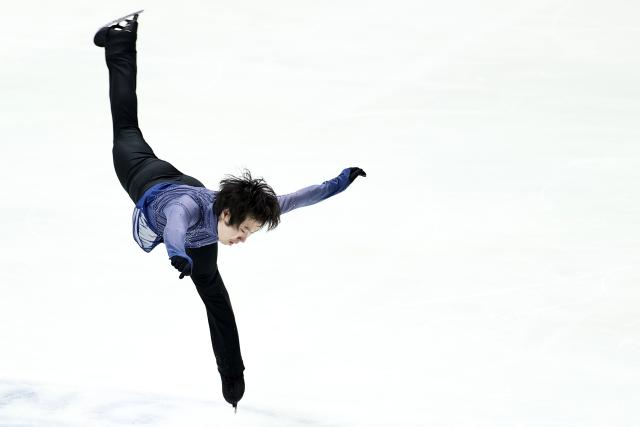 (251108) -- OSAKA, Nov. 8, 2025 (Xinhua) -- Jin Boyang of China performs during the men's free skating at ISU Grand Prix of Figure Skating NHK Trophy 2025 in Osaka, Japan, Nov. 8, 2025. (Xinhua/Jia Haocheng)