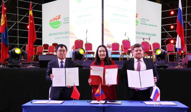 (251108) -- DARKHAN, Nov. 8, 2025 (Xinhua) -- The China-Russia-Mongolia Tea Road Tourism Cooperation and Development Plan for 2025-2026 is signed during the 9th tourism ministerial conference of China, Russia, and Mongolia, in the northern Mongolian city of Darkhan, Nov. 7, 2025. TO GO WITH "China, Russia, Mongolia sign Tea Road tourism plan" (Xinhua/Bolortsetseg)